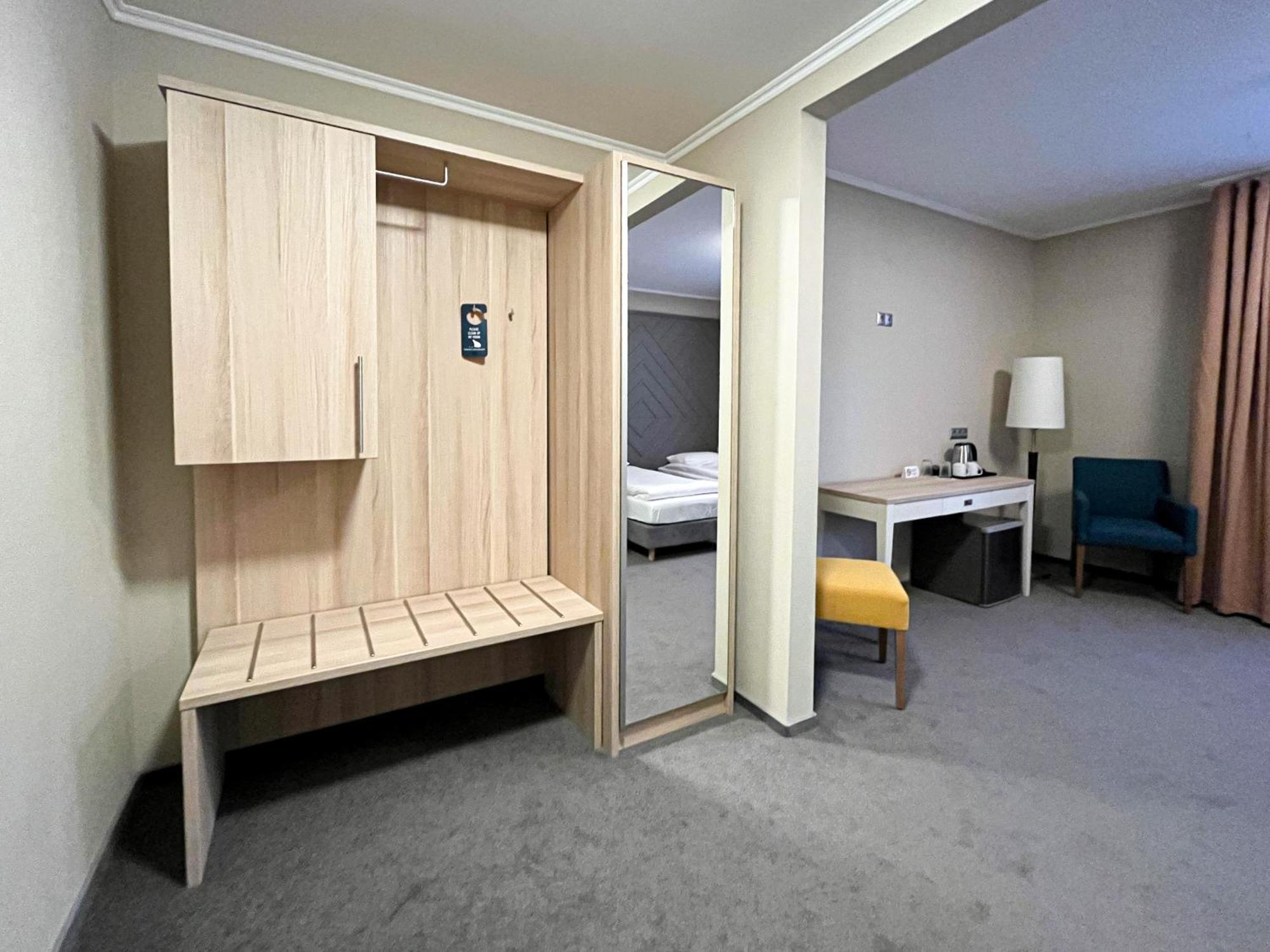 Hotel Pyramiden Luaran gambar
